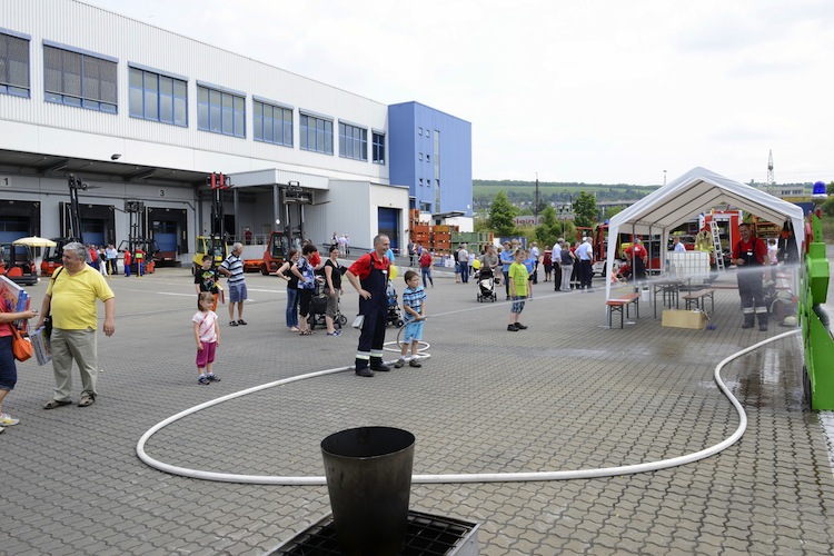 On a hot Saturday the plant’s fire department also contributed to a successful open house with over 1,000 visitors at the site in Würzburg.